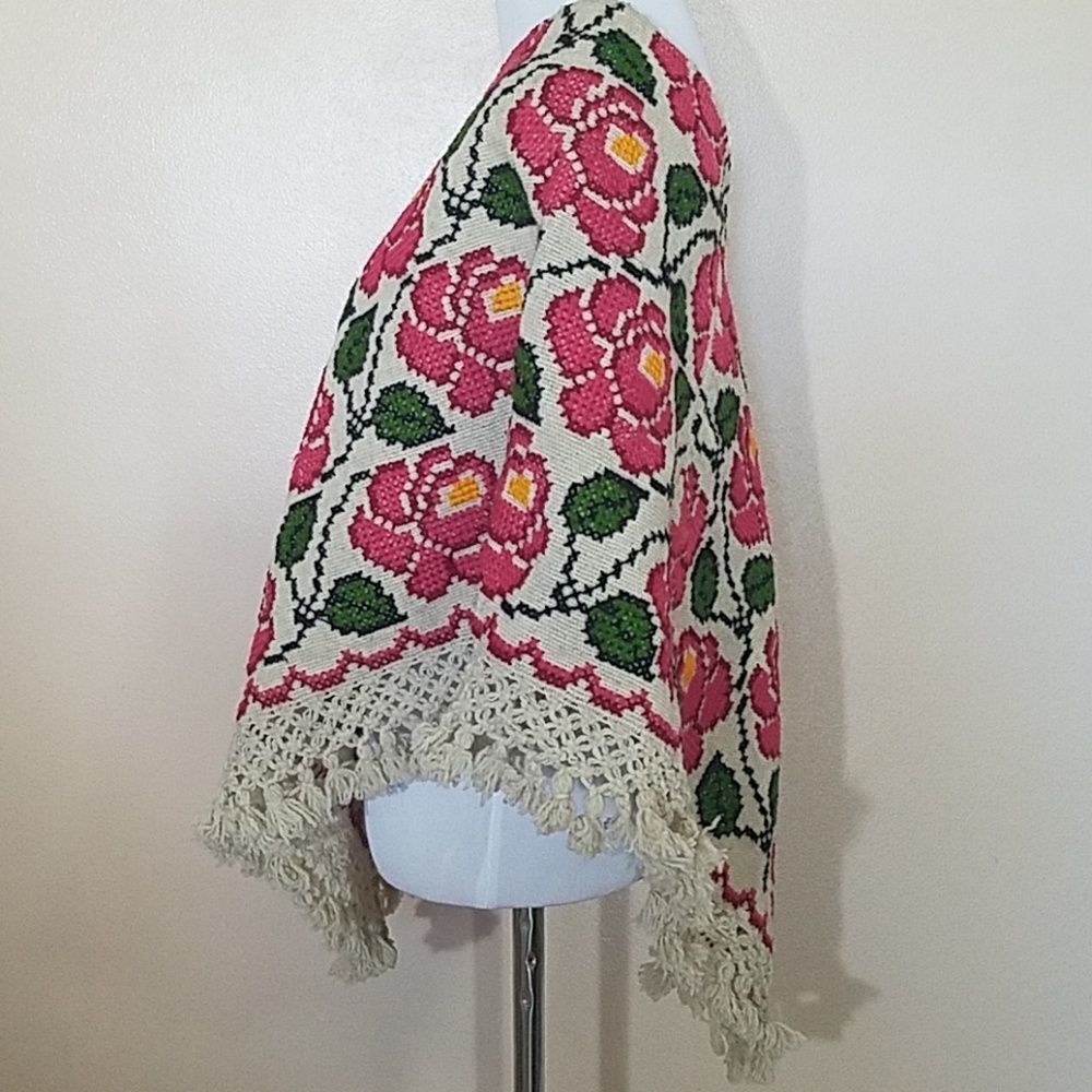Mexican handwoven wool floral poncho - Picture 2 of 5